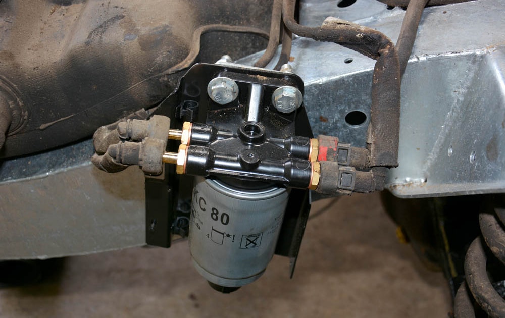 Fit a fuel filter cover to Discovery 2 Td5 Land Rover Monthly