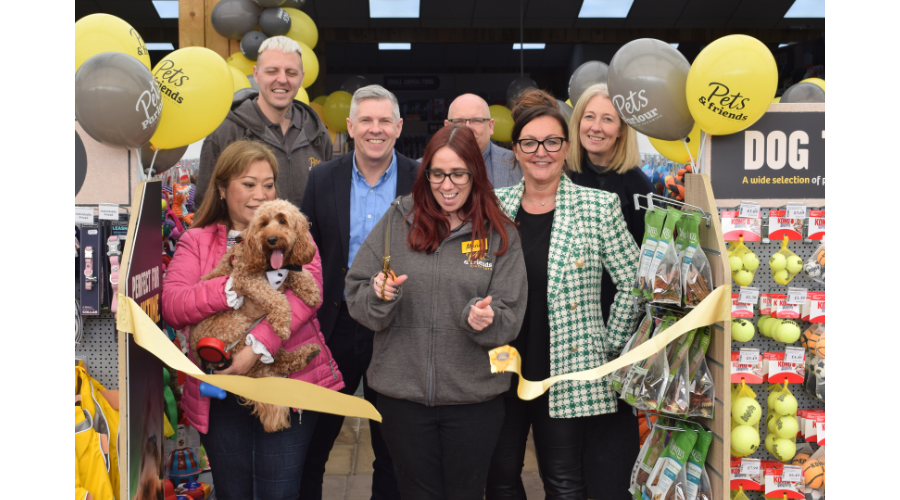 Kennelpak opens brand new Pets & Friends pet store and grooming salon at Brigg Garden Centre