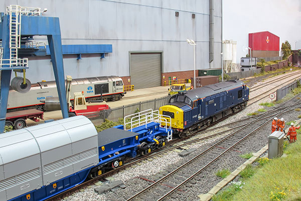 A tour of OO model railway 'Burnroyd Works' World Of Railways