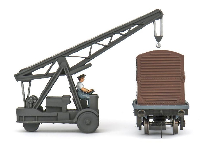 Osborn's Models reveals yard crane and containers for 'N' and 'OO