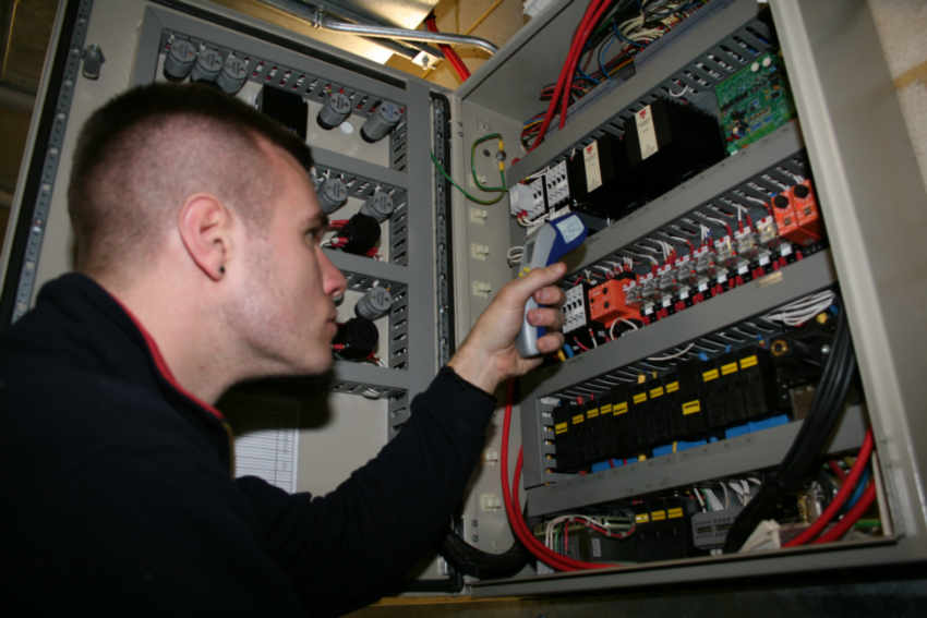 Air conditioning unit maintenance