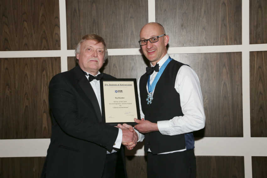 Roy Dearden with Graeme Maidment, Past President of the IoR