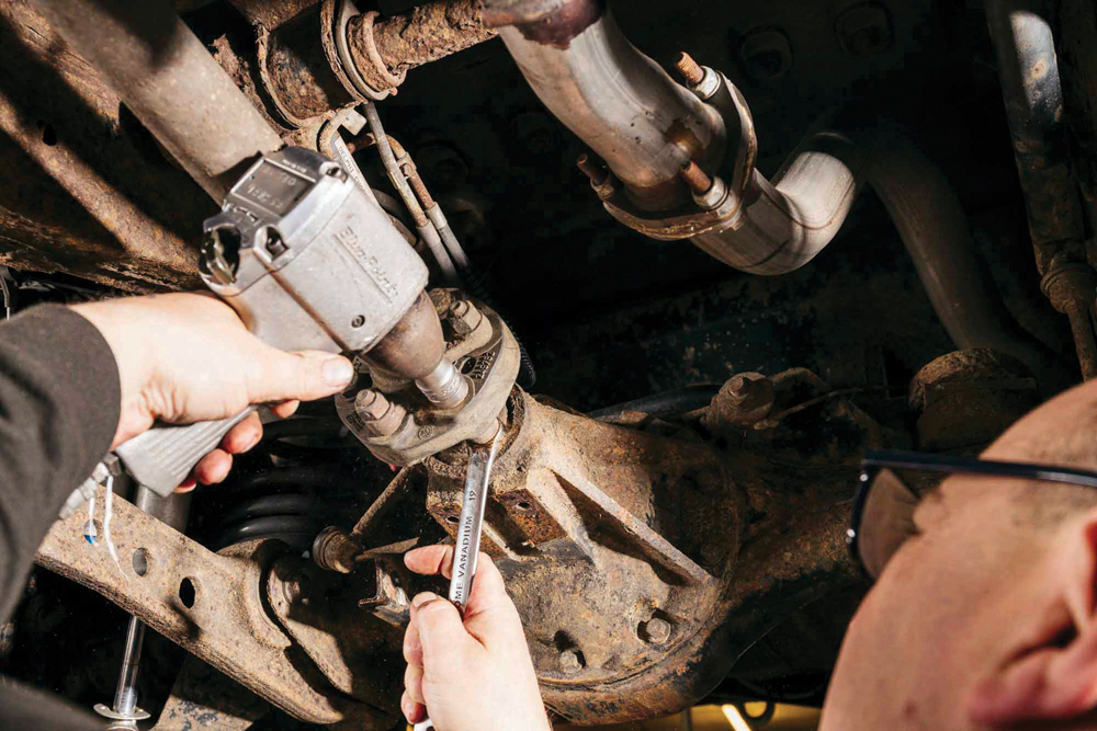 Adding a locking rear differential Land Rover Monthly