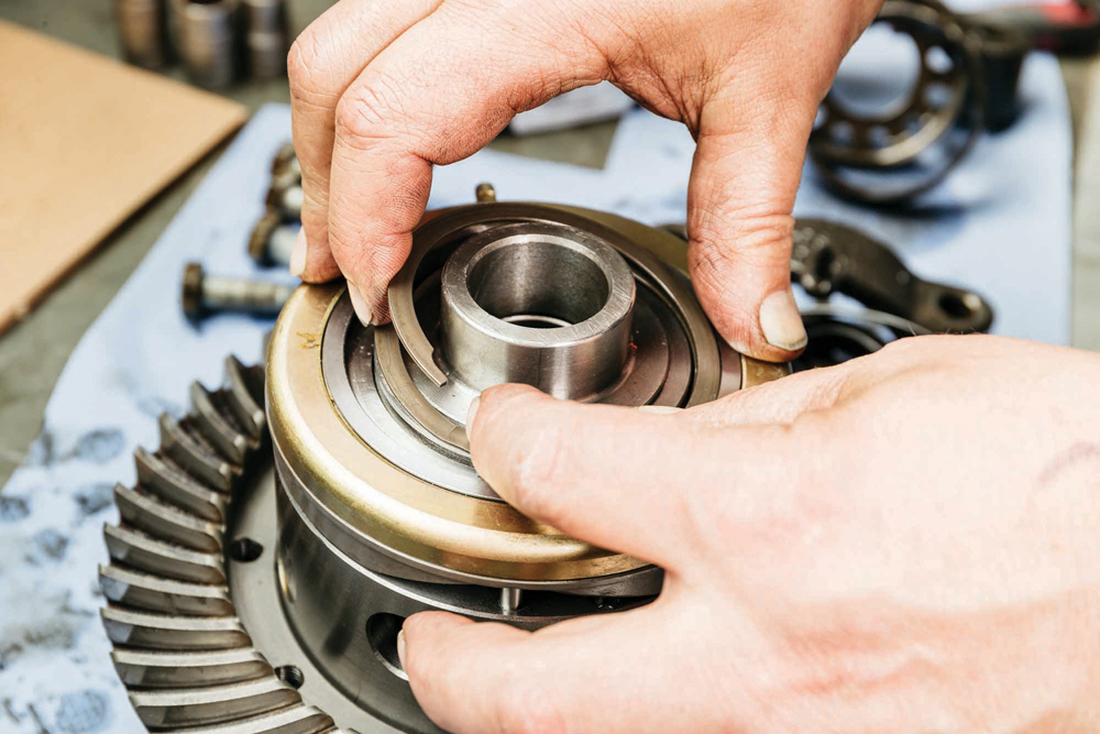 Adding a locking rear differential Land Rover Monthly