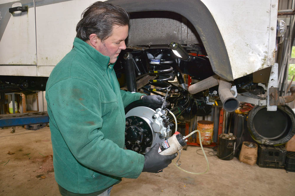 Bleed your Brakes and Clutch Series Defender Discovery Range Rover