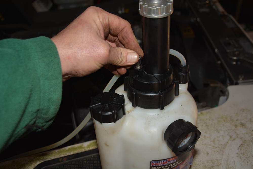 Bleed your Brakes and Clutch Series Defender Discovery Range Rover