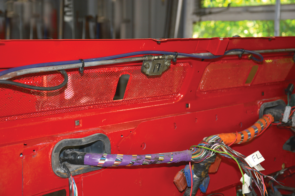 Project Defender Td5, part 10: Dashboard wiring and new instruments