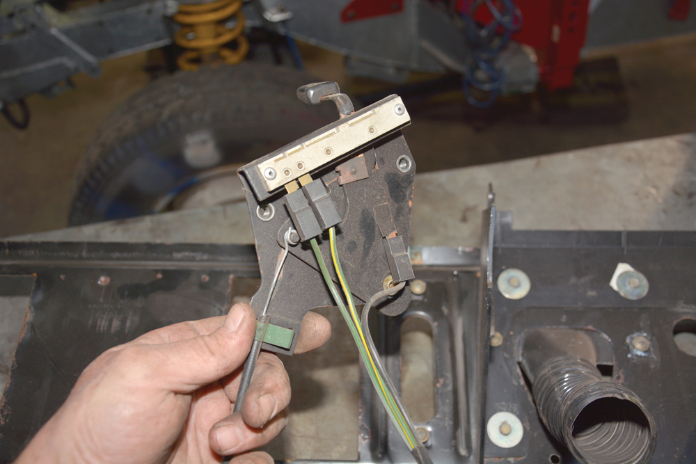 Project Defender Td5, part 10: Dashboard wiring and new instruments