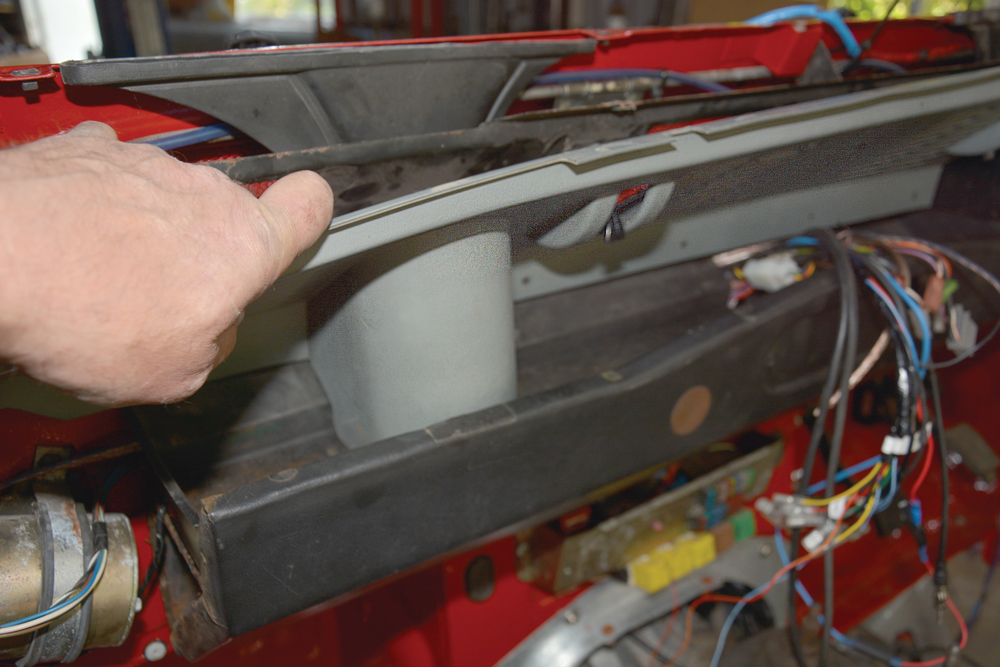 Project Defender Td5, part 10 Dashboard wiring and new instruments