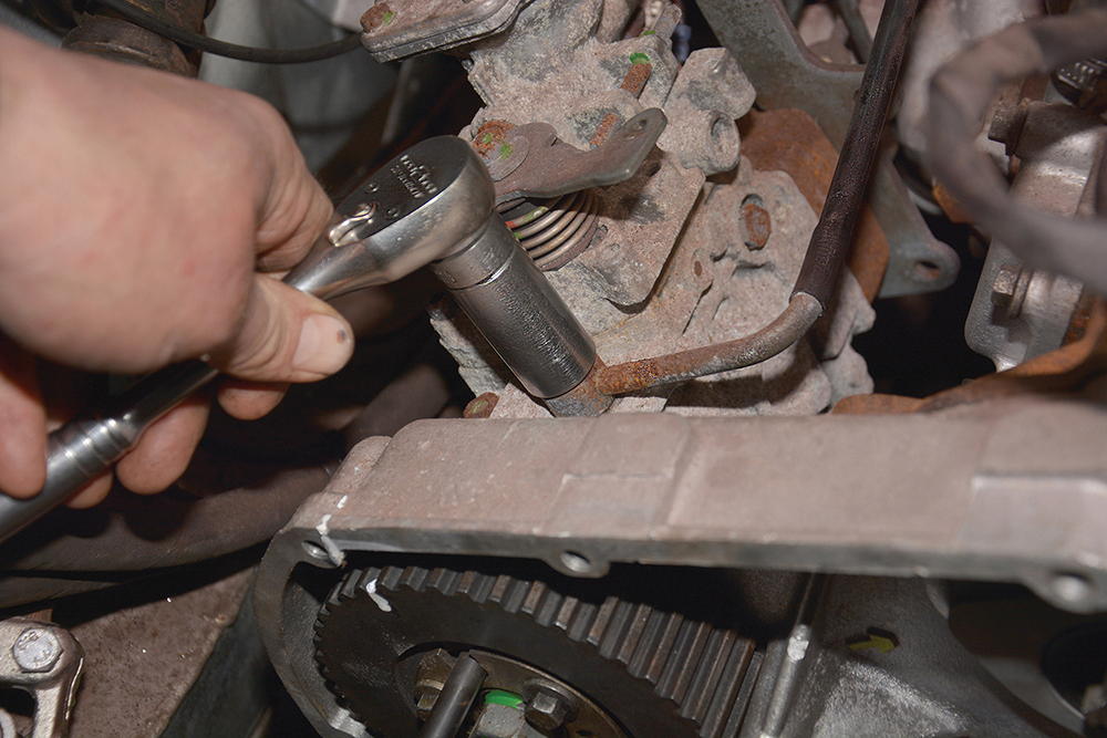 Repair a damaged Timing Belt Housing Land Rover Monthly