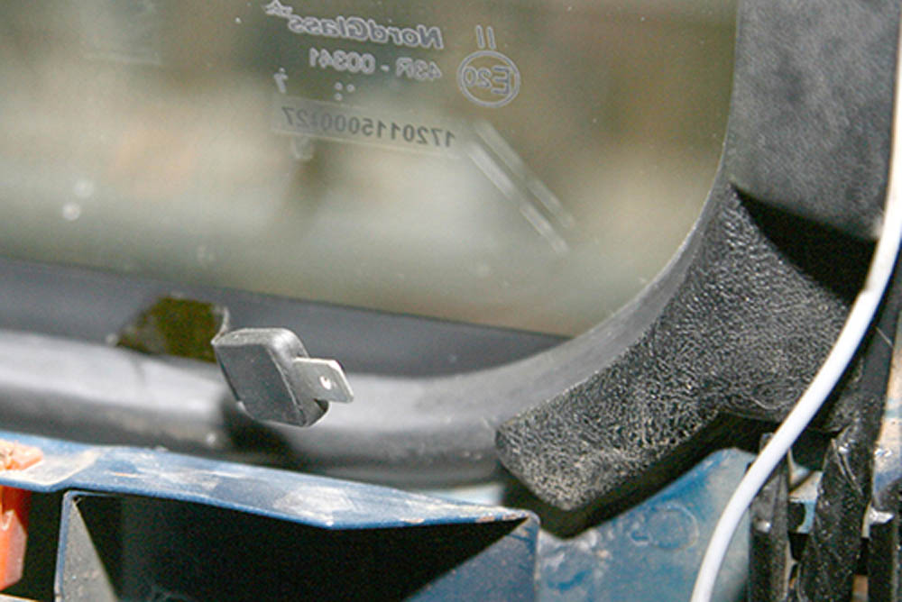 Fit a Defender heated windscreen Land Rover Monthly