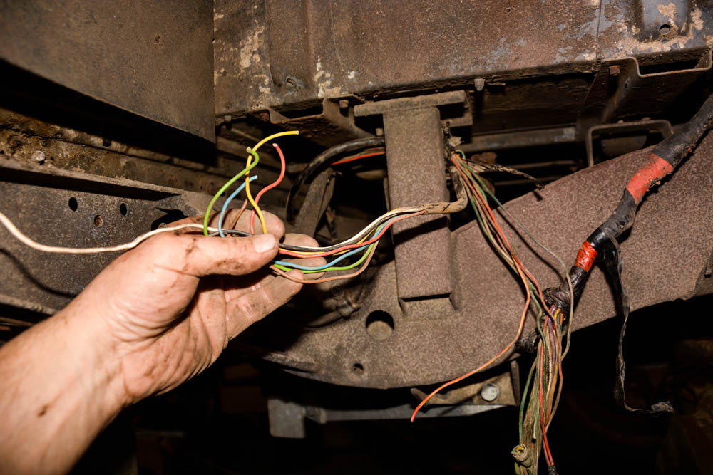 Correctly fit a Defender wiring loom Land Rover Monthly