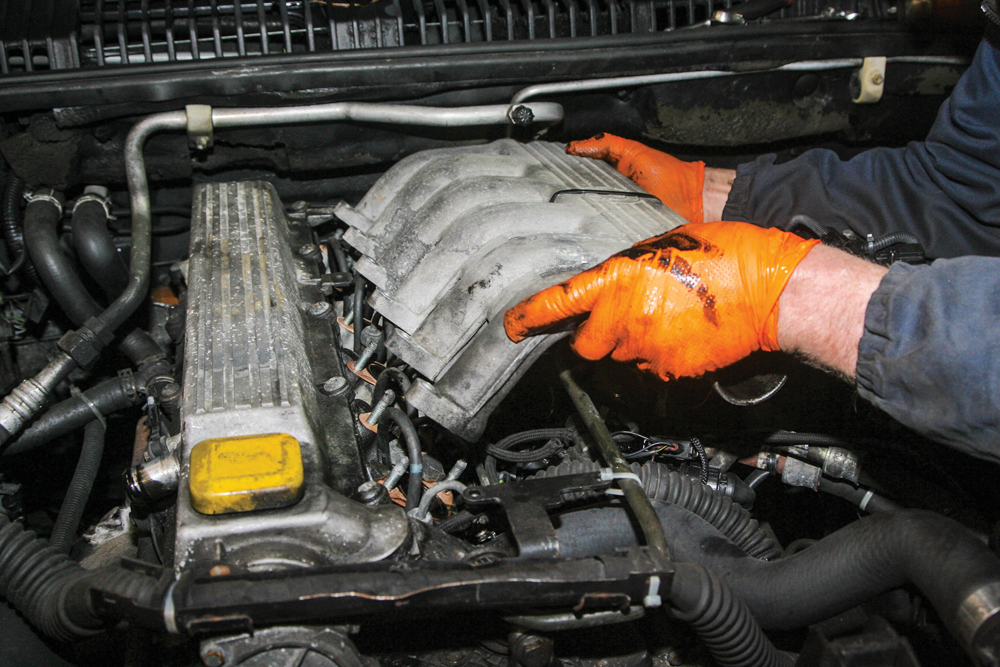 Replace diesel glow plugs Land Rover Monthly