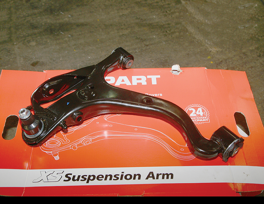 Replacing front suspension lower arms Land Rover Monthly