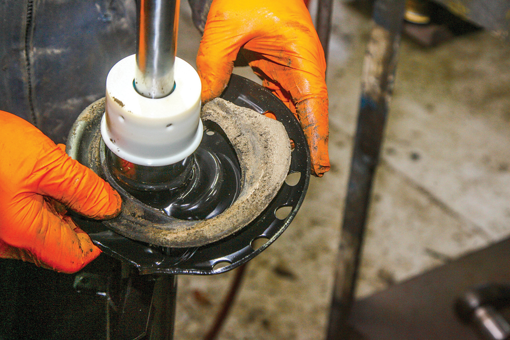 Replace a Freelander 2 MacPherson strut damper Land Rover Monthly