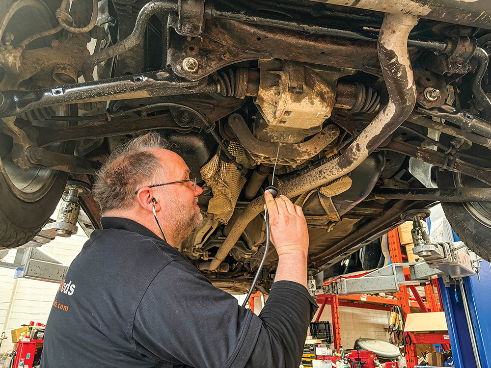 Freelander 2 PTU oil change Land Rover Monthly