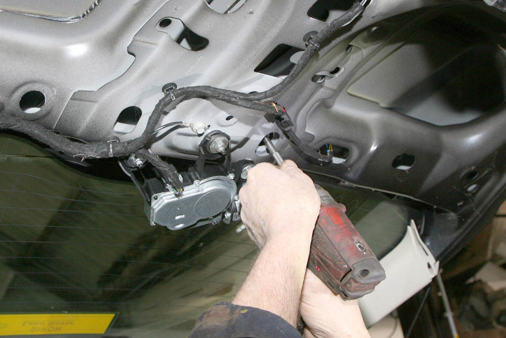 Repair your Freelander 2 tailgate Land Rover Monthly