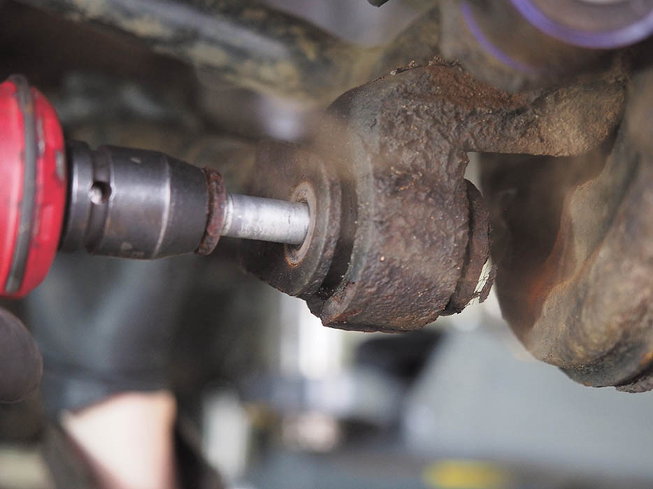 Renew your suspension bushes Land Rover Monthly