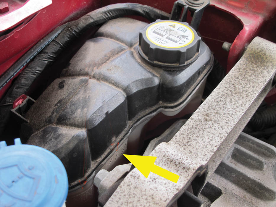 Replace a Freelander 2 radiator Land Rover Monthly