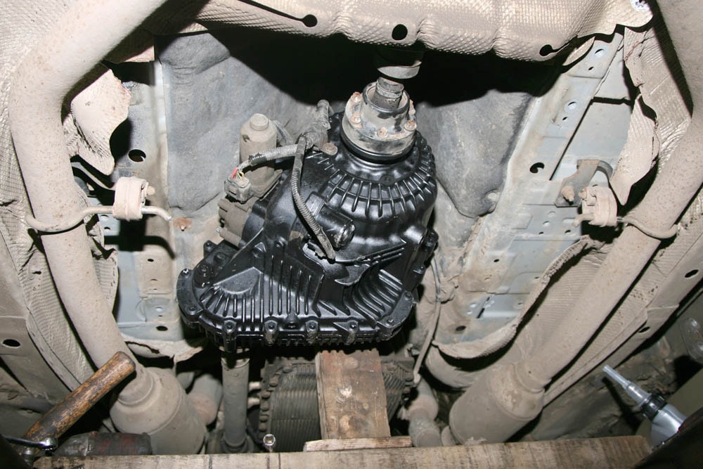 Replace an L322 Transfer Box - Land Rover Monthly