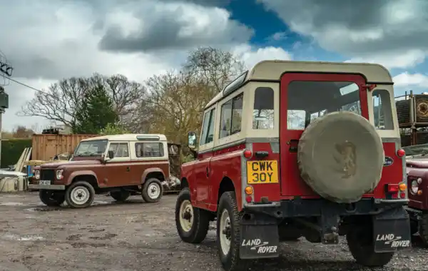 A Tale of Two Ninetys - Land Rover Monthly