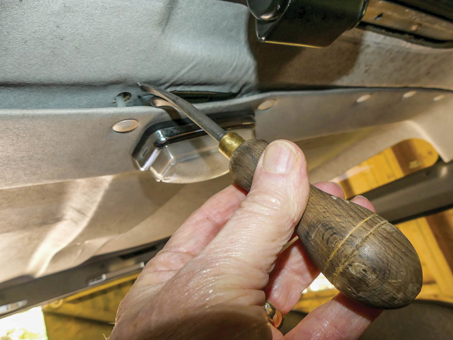 Find a sunroof leak and fix a headlining Land Rover Monthly