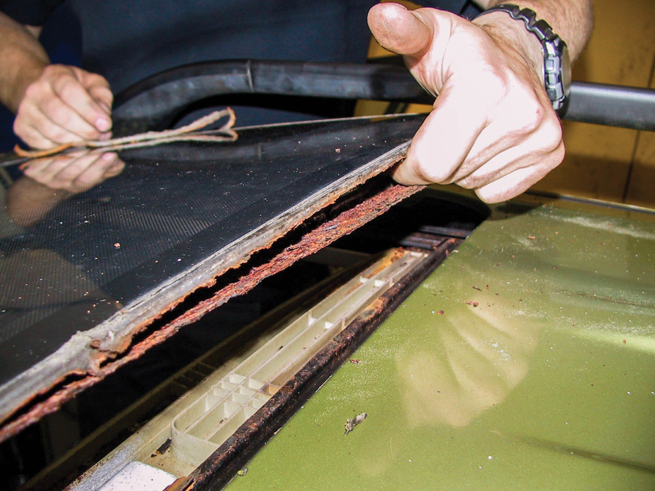 Find a sunroof leak and fix a headlining - Land Rover Monthly