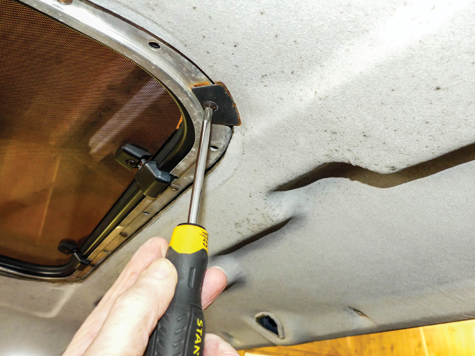Find a sunroof leak and fix a headlining - Land Rover Monthly