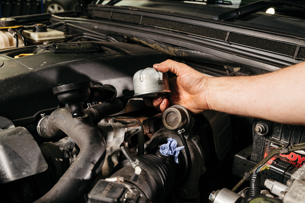 Service a Discovery 2 Td5 Land Rover Monthly