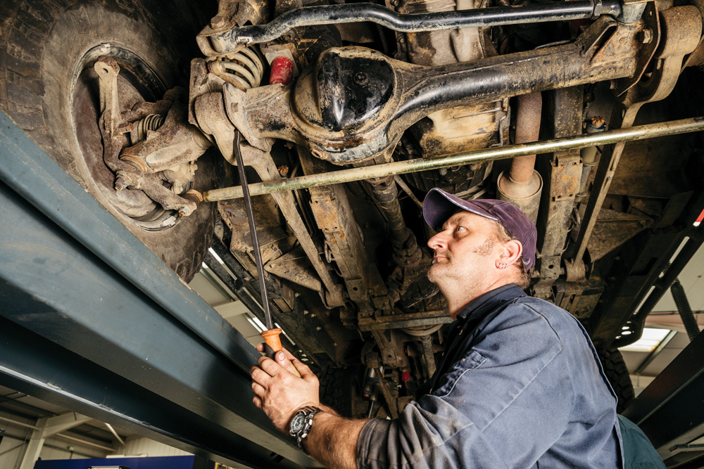 Service a Discovery 2 Td5 Land Rover Monthly