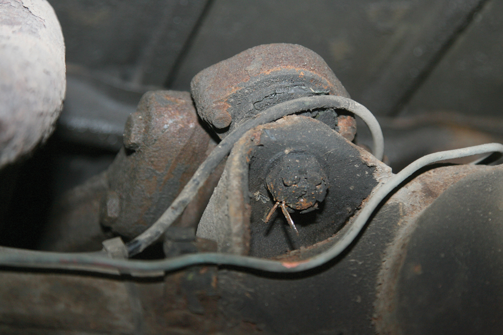 Replace an Aframe ball joint Land Rover Monthly