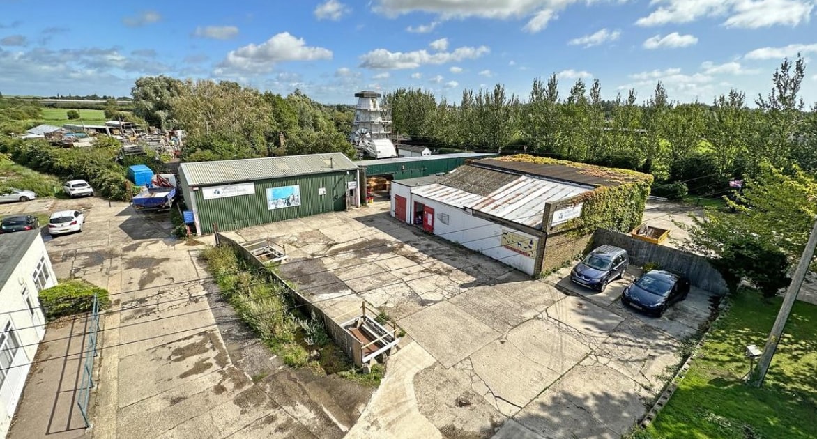 ANIMAL FEED AND PET STORE IN KENT UP FOR GRABS AFTER 32 YEARS Pet