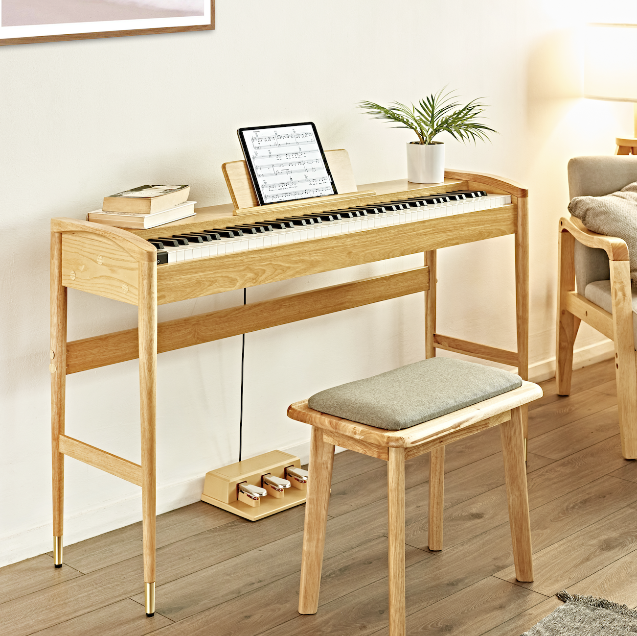                                                  The Keynote in Light Oak