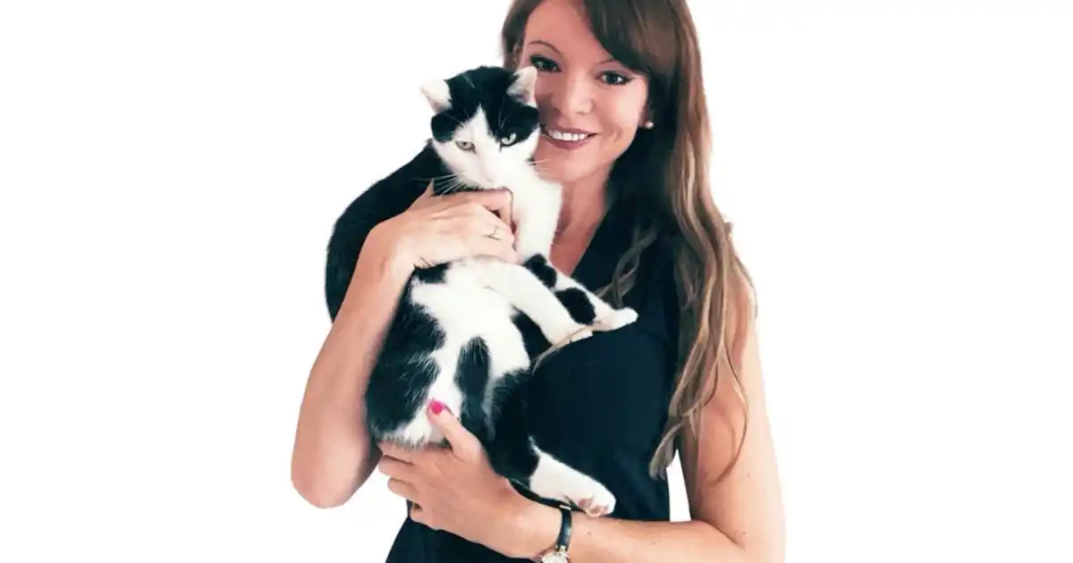 Celebrity interview: Elizabeth Rizzini - Your Cat